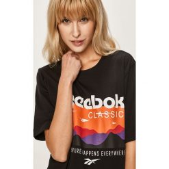 Reebok Classic - T-shirt. Czarne topy damskie Reebok Classic, s, z nadrukiem, z bawełny, casualowe, z okrągłym kołnierzem. W wyprzedaży za 119,90 zł.