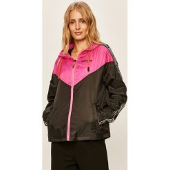 Roberto Cavalli Sport - Kurtka. Czarne płaszcze damskie Roberto Cavalli Sport, s, bez wzorów, z poliesteru, sportowe, krótkie. W wyprzedaży za 899,90 zł.