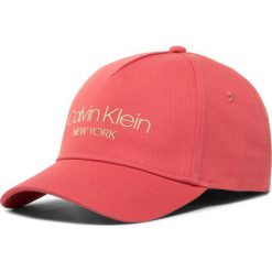 Czapka z daszkiem CALVIN KLEIN - Ck Ny Bb Cap K60K606381 XA4. Różowe czapki damskie Calvin Klein, bez wzorów, z bawełny. Za 159,00 zł.