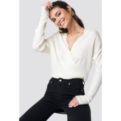Trendyol Sweter Detailed V-Neck - Offwhite. Szare swetry klasyczne damskie marki Vila, l, z bawełny, z okrągłym kołnierzem. Za 100,95 zł.