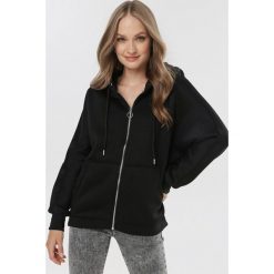 Czarna Bluza Kallithei. Czarne bluzy damskie Born2be, xl, bez wzorów, bez rękawów, bez kaptura. Za 79,99 zł.