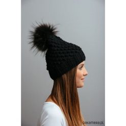 Czapka z naturalnym futerkiem. Niebieskie czapki zimowe damskie marki WED'ZE, z materiału. Za 169,00 zł.
