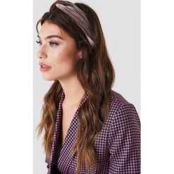 NA-KD Accessories Aksamitna opaska do włosów - Pink. Różowe ozdoby do włosów NA-KD Accessories. Za 32,00 zł.