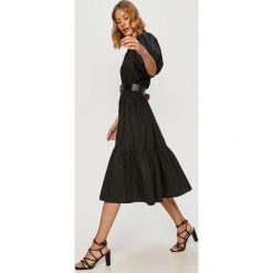 Answear - Sukienka Answear Lab. Czarne sukienki damskie ANSWEAR, na co dzień, s, w paski, z bawełny, casualowe, bez kołnierzyka, z krótkim rękawem, krótkie, midi, rozkloszowane. Za 169,90 zł.