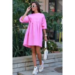 Sukienka GALENA PINK. Różowe sukienki damskie IVET, na co dzień, bez wzorów, bez kołnierzyka, z krótkim rękawem, krótkie, mini, proste. W wyprzedaży za 69,00 zł.