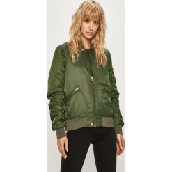 Lee - Kurtka bomber. Kurtki damskie Lee, s, z poliesteru, krótkie. W wyprzedaży za 399,90 zł.