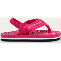 Tommy Hilfiger - Sandały dziecięce. Czerwone sandały dziewczęce TOMMY HILFIGER, z materiału, bez zapięcia. Za 129,90 zł.