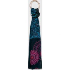 Desigual - Szal. Szare szaliki damskie Desigual, z poliesteru. Za 149,90 zł.