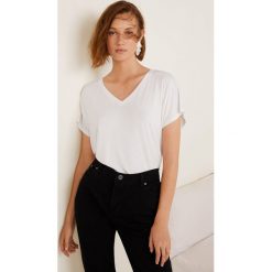 Mango - Top Riby1. Białe topy damskie marki Mango, s, z elastanu, casualowe, z krótkim rękawem. W wyprzedaży za 19,90 zł.