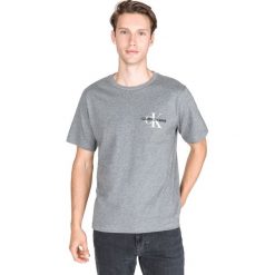 Calvin Klein Monogram Koszulka Szary. Szare podkoszulki męskie Calvin Klein, l, bez wzorów, z bawełny, bez kołnierzyka, z krótkim rękawem, krótkie. Za 154,95 zł.