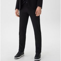 Spodnie garniturowe slim fit - Czarny. Czarne spodnie garniturowe męskie marki House. W wyprzedaży za 69,99 zł.