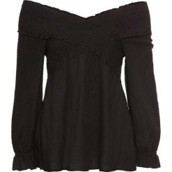 Bluzka "carmen" z przeszyciem cienkimi gumkami bonprix czarny. Czarne t-shirty damskie bonprix, bez wzorów, bez kołnierzyka. Za 99,99 zł.