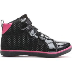 Czarne Buty Sportowe In Front To Me. Czarne buty sportowe dziewczęce Born2be, z materiału, z okrągłym noskiem. Za 49,99 zł.