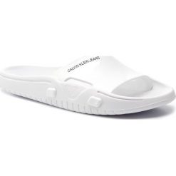 Klapki CALVIN KLEIN JEANS - Futura R7781 Bright White. Białe klapki damskie Calvin Klein Jeans, bez wzorów, z jeansu, bez obcasa. W wyprzedaży za 219,00 zł.