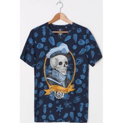 T-shirt z nadrukiem all over - Granatowy. Niebieskie t-shirty męskie House, s, z nadrukiem, bez kołnierzyka. W wyprzedaży za 39,99 zł.