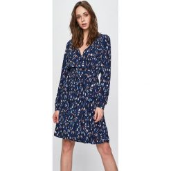 Vero Moda - Sukienka. Czarne sukienki damskie Vero Moda, na co dzień, s, bez wzorów, z wiskozy, casualowe, bez kołnierzyka, z długim rękawem, długie, mini, rozkloszowane. Za 189,90 zł.