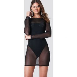 Galore x NA-KD Siateczkowa sukienka z różami - Black. Czarne sukienki damskie marki Galore x NA-KD, bez wzorów, bez kołnierzyka, bez rękawów, mini. W wyprzedaży za 56,78 zł.