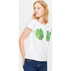 T-shirty damskie: Koszulka z motywem liścia - Biały