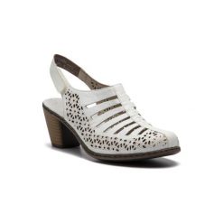 RIEKER 40959-80. Białe sandały damskie Rieker, bez wzorów, ze skóry, bez obcasa, bez zapięcia. Za 239,99 zł.