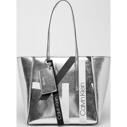 Calvin Klein - Torebka. Szare torby damskie na zakupy marki Calvin Klein, z materiału, do ręki, duże. Za 649,90 zł.
