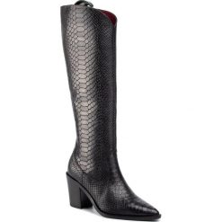 Kozaki BRONX - 14166-K Black 01. Czarne kozaki damskie Bronx, ze skóry, bez obcasa, na obcasie, bez zapięcia. W wyprzedaży za 599,00 zł.