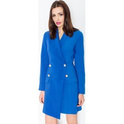 Niebieska Elegancka Sukienka Smokingowa Zapinana na Guziki. Niebieskie sukienki asymetryczne marki Molly.pl, do pracy, l, z dzianiny, biznesowe, z asymetrycznym kołnierzem, z długim rękawem. Za 172,90 zł.