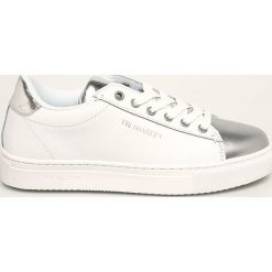 Trussardi Jeans - Buty. Białe buty sportowe damskie Trussardi Jeans, z jeansu. W wyprzedaży za 399,90 zł.
