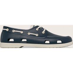 Crocs - Mokasyny. Niebieskie klapki męskie Crocs, z gumy, z okrągłym noskiem. Za 269,90 zł.