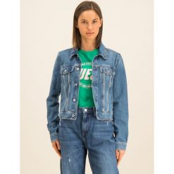 Kurtka jeansowa Guess Dalya Trucker W01N01 D3IL3. Niebieskie kurtki damskie Guess, s, z aplikacjami, z bawełny, bez kaptura. W wyprzedaży za 389,00 zł.