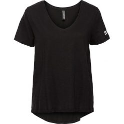 T-shirt oversize bonprix czarny. Czarne koszulki damskie bonprix, z nadrukiem, bez kołnierzyka, bez rękawów. Za 34,99 zł.
