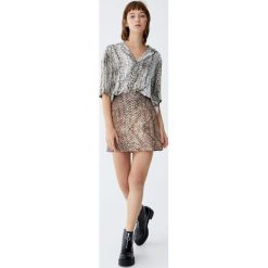 Minispódniczka w wężowy wzór. Szare spódniczki damskie Pull&Bear, bez wzorów. Za 59,90 zł.