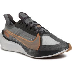 Buty NIKE - Zoom Gravity BQ3202 010 Smoke Grey/Smoke Grey. Szare buty sportowe męskie Nike, z tworzywa sztucznego, bez zapięcia, do biegania, nike zoom. Za 399,00 zł.