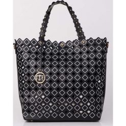 Torebka damska Monnari shopper ażurowa czarna. Czarne torby damskie na zakupy Estetino, bez wzorów, bez dodatków. Za 149,40 zł.