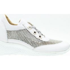 Sneakersy mieniące się ażurowe skórzane białe Wolski. Białe sneakersy damskie J. Wolski, ze skóry. W wyprzedaży za 279,00 zł.