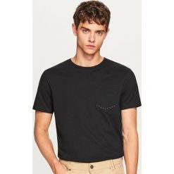 T-shirt męski - Czarny. Czarne t-shirty męskie marki Reserved, m. W wyprzedaży za 29,99 zł.