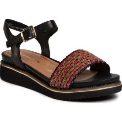 Sandały TAMARIS - 1-28202-24 Black Comb 098. Czarne klapki damskie Tamaris, bez wzorów, ze skóry ekologicznej, bez obcasa. Za 239,00 zł.