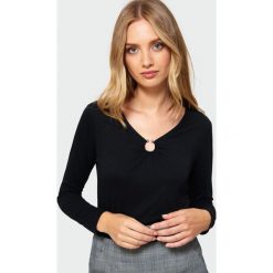 Dopasowany top. Bluzki damskie Greenpoint, bez wzorów, z elastanu, bez kołnierzyka. Za 29,99 zł.