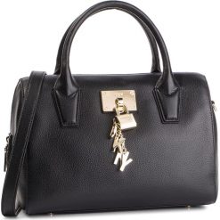 Torebka DKNY - Elissa Tz Satchel Pe R84DH929 Blk/Gold 82. Czarne torebki klasyczne damskie DKNY, bez wzorów, ze skóry, klasyczne, duże, bez dodatków. Za 1069,00 zł.
