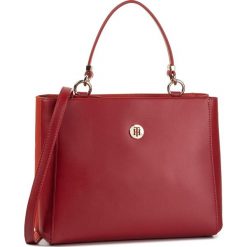 Torebka TOMMY HILFIGER - Th Smooth Tommy Med Satchel AW0AW07331 0H4. Czerwone torebki klasyczne damskie TOMMY HILFIGER, bez wzorów, ze skóry ekologicznej, klasyczne, na ramię, bez dodatków. W wyprzedaży za 489,00 zł.