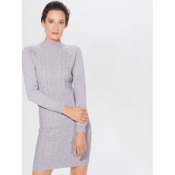 Swetrowa sukienka bodycon - Szary. Szare sukienki damskie Mohito, s, bez wzorów, bez kołnierzyka, bez rękawów, bodycon. Za 119,99 zł.