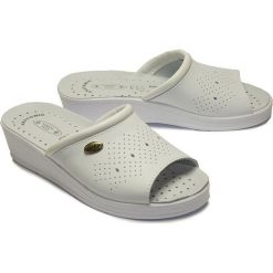 SANITAL FLEX 698/I white, klapki damskie. Białe klapki damskie Sanital-Flex, bez wzorów, ze skóry, bez obcasa. Za 99,99 zł.