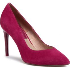 Szpilki TAMARIS - 1-22443-24 Cranberry 631. Fioletowe półbuty damskie Tamaris, bez wzorów, z zamszu, bez obcasa, na obcasie, bez zapięcia. W wyprzedaży za 169,00 zł.