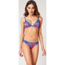 Figi: NA-KD Lingerie Satynowe figi z koronką – Blue,Multicolor