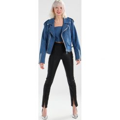 Haikure LOUISE Kurtka jeansowa candy denim medium tone. Niebieskie kurtki damskie marki Haikure, xs, bez wzorów, z elastanu, bez kaptura. W wyprzedaży za 527,70 zł.