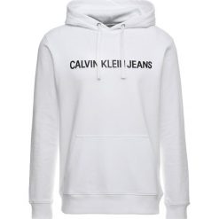 Calvin Klein Jeans INSTITUTIONAL HOODIE Bluza z kapturem white with black logo. Białe bluzy męskie rozpinane Calvin Klein Jeans, m, z bawełny, z kapturem. Za 419,00 zł.