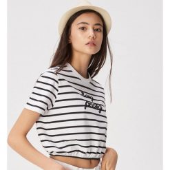 Bawełniany t-shirt w paski - Biały. Białe t-shirty damskie Sinsay, s, w paski, z bawełny, bez kołnierzyka. W wyprzedaży za 19,99 zł.