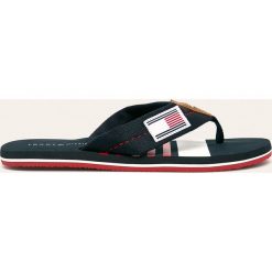 Tommy Hilfiger - Japonki. Niebieskie kapcie męskie TOMMY HILFIGER, z gumy, bez zapięcia. Za 159,90 zł.