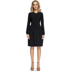 MADRA Sukienka z obniżoną linią talii - czarna. Czarne sukienki damskie Stylove, s, bez wzorów, bez kołnierzyka, bez rękawów, długie, mini. Za 199,00 zł.