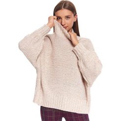 Sweter długi rękaw damski luźny. Białe swetry damskie Top Secret, na zimę, bez wzorów, z dzianiny, z długim rękawem, długie, bez kaptura. W wyprzedaży za 49,99 zł.