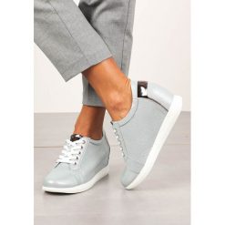 Półbuty sergio leone sneakersy sznurowane na ukrytym koturnie błyszczące niebieskie sp235. Niebieskie koturny damskie Sergio Leone, ze skóry ekologicznej. Za 128,99 zł.